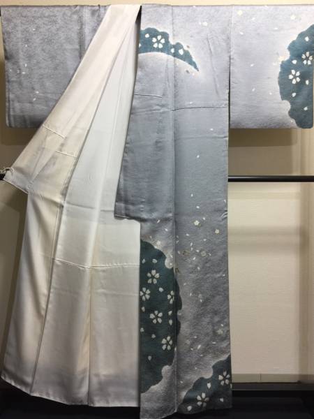 訪問着　グレー地　雪輪に桜柄