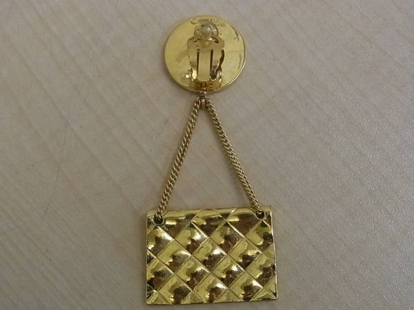 ■シャネル CHANEL■イヤリング マトラッセ バッグ型 ゴールドカラー 片方のみ／0126