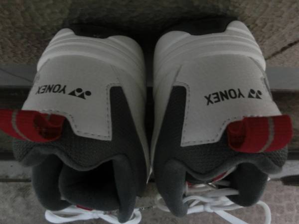 【美品・１円スタート】YONEXバドミントンシューズ_3