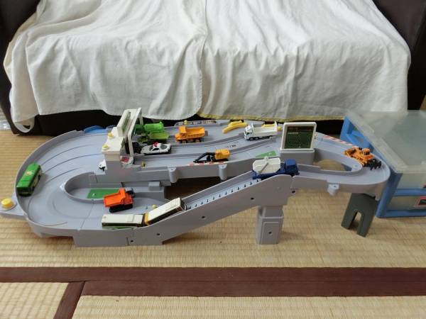 トミカ すいすいｅｔｃドライブ ミニカー パーキングケース セット まとめ売り トミカ 売買されたオークション情報 Yahooの商品情報をアーカイブ公開 オークファン Aucfan Com