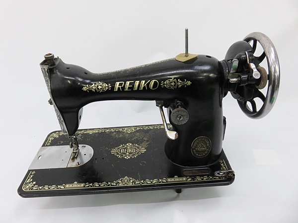 03/99-08 REIKO ミシン 本体のみ レトロ アンティーク