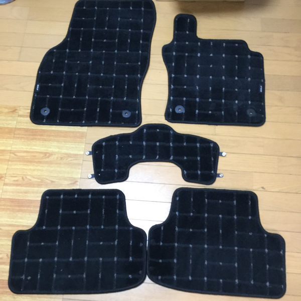  VW ゴルフ７ 純正フロアマット チェスタイプ シルバー 美(フォルクスワーゲン用)｜売買されたオークション情報、yahooの商品情報をアーカイブ公開 - オークファン フォルクスワーゲン用