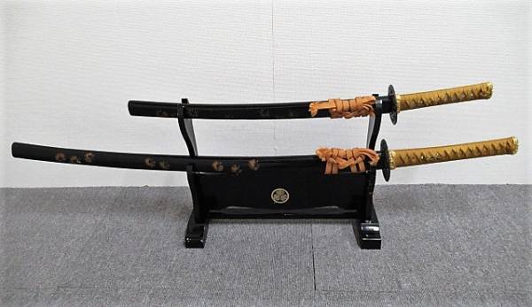 T132中古◇模造刀 日本刀◇徳川家紋台◇長刀100cm 短刀65cm 台