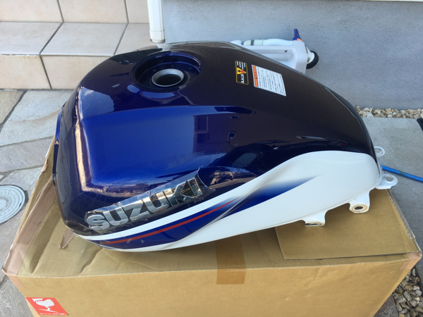 美品ですが、、、GSX1400 タンク(スズキ用)｜売買されたオークション
