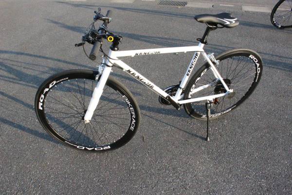 26インチ クロスバイク 自転車 (型番：闊)(色：ホワイト) 中古品 新古 