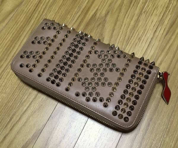 ☆ Christian Louboutin スタッズ ラウンドジップ ウォレット