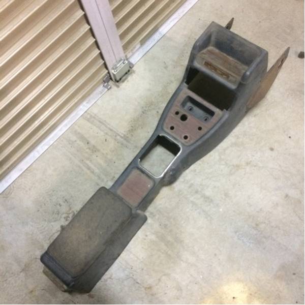 希少 ハコスカ センターコンソール 中古 ②