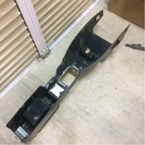 希少 ハコスカ センターコンソール 中古 ②