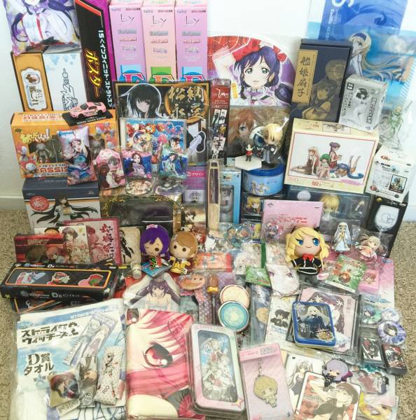アニメグッズ大量セット 一番くじポスター 抱き枕 ぬいぐるみ フィギュア 缶バッジ ラブライブ そに子 まじこい 艦これ マクロス化物語Fate