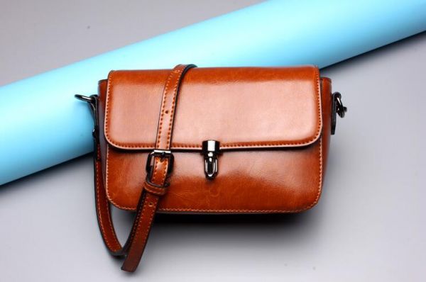 大人気本革（牛革）高級レザーショルダーバッグ4色選択可L6080