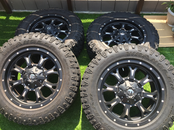 美品 JEEP ラングラー FUEL フューエルオフロード クランク 20インチ 