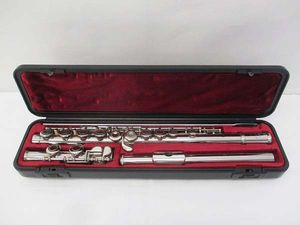 良品YAMAHAフルート YFL-211 Eメカ付 ハードケース付 初心者向け 安っぽ 