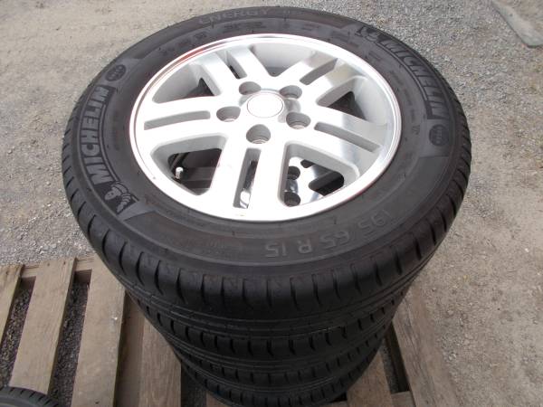 ニッサンセレナ他！195/65-15。4本セット。