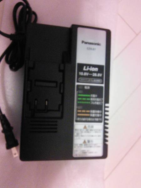 Panasonic インパクトドライバー(プロ用)充電器 EZOL81 Panasonic インパクトドライバー(プロ用)充電器 EZOL81