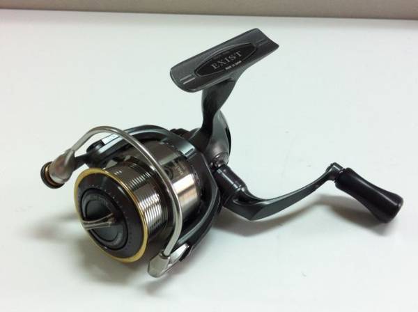 DAIWA EXIST 2506 スピニングリール 美品 DAIWA EXIST 2506 スピニング
