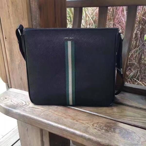 美品 PRADA プラダ メンズ レザー ショルダー バッグ 黒 ブラック