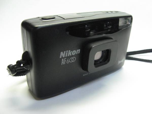 28mmf3.5広角単焦点レンズ搭載！スナップに最適！Nikon ニコン