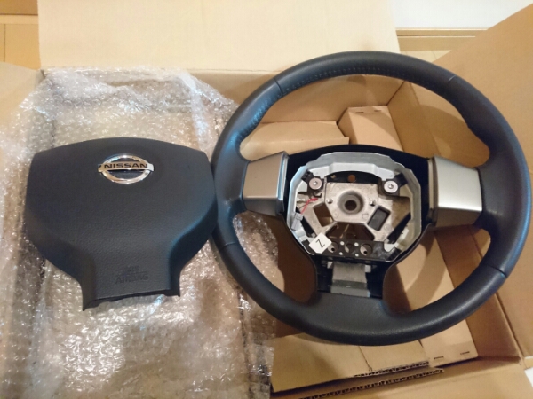 ☆送料無料☆値下げ交渉あり☆レア☆日産 ティーダ ステアリング エアバッグ ハンドル 本革 ノート ムラーノ