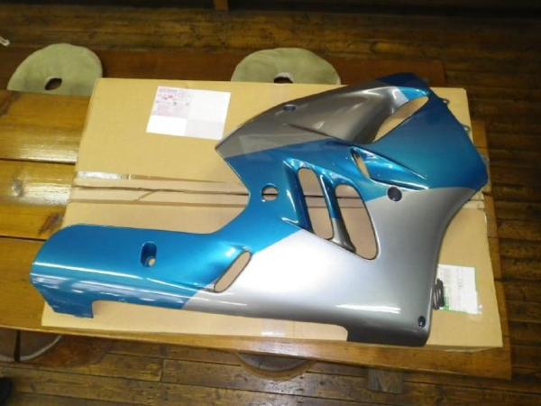 157749 ZX－9R（94～97年） 純正 アンダーカウル（右側） 未