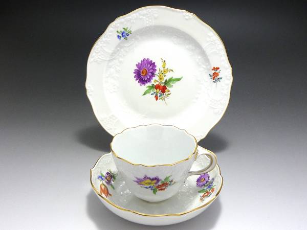 MEISSEN マイセン　レリーフ 三つ花　カップ&ソーサ－&プレート②