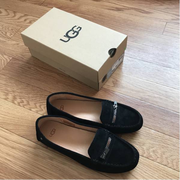 新品未使用★UGGアグ★DAVINAダビーナ★スエードモカシン ドライビングシューズ 黒24～24.5