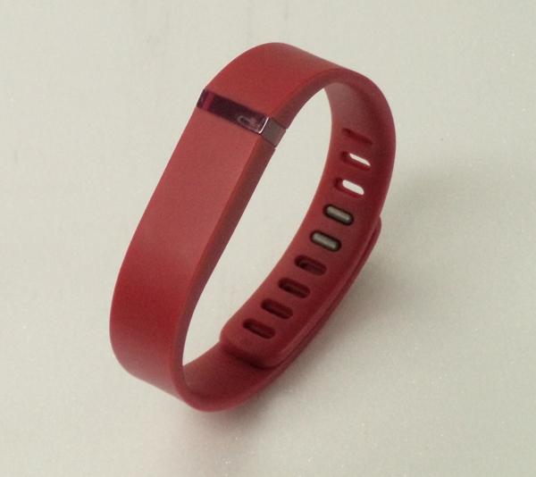  Fitbit Force アクティビティ トラッキング リストバンドが高度計と iOS 7 向け電話通知を搭載して発売