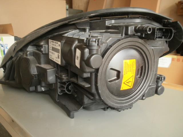 ポルシェ マカン 95B ヘッドライトユニット HID 右 純正品 中古美