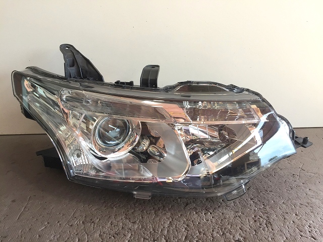 デリカD5 右ヘッドライトHID CV5W CV1W 前期 100-87918 CV5W/CV2W/CV1W デリカD:5 HID右ヘッドライト右ライト 右側 100-87918