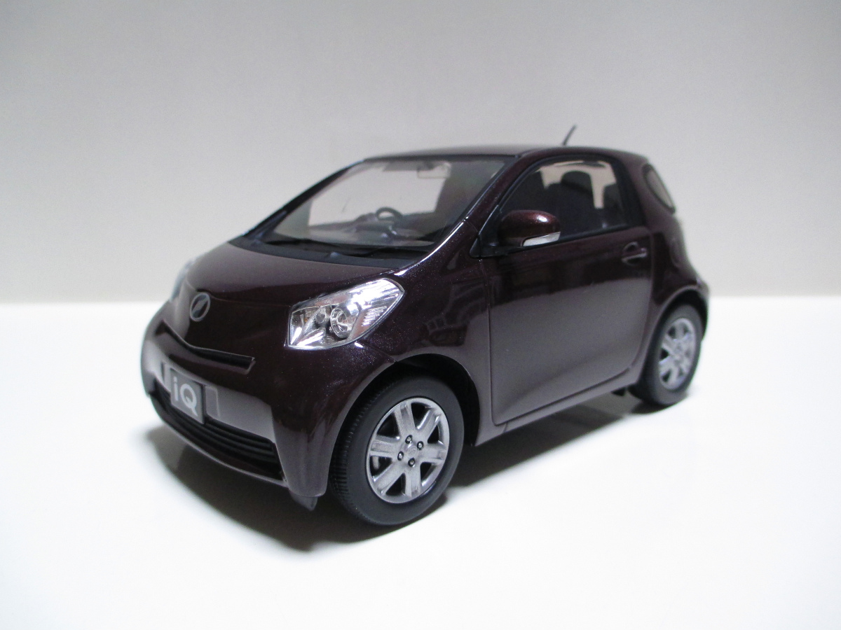 1/24 トヨタ iQ アイキュー 非売品 カラーサンプル ミニカー　ディープアメジストマイカメタリック