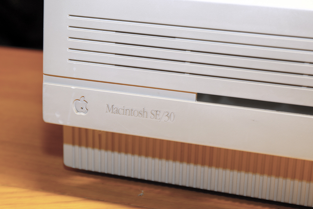 Macintosh SE/30 開発者サインイン入りケースのみです。（難あり
