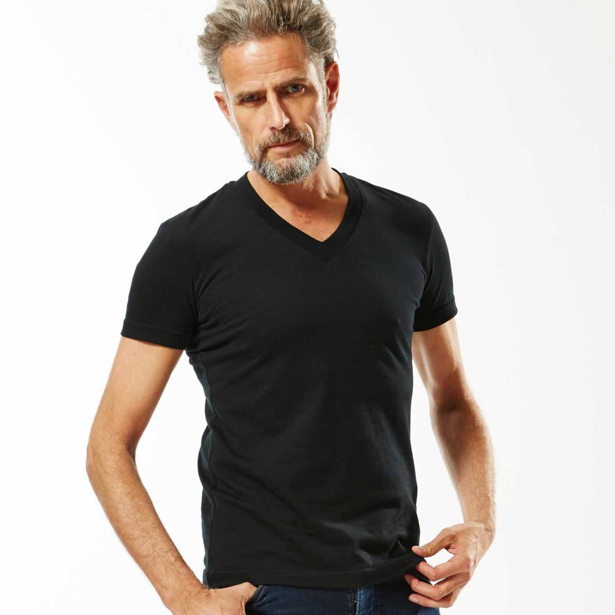 定価17，280円 新品★ 1piu1uguale3 Vネック Tシャツ AKM ★ブラック 5