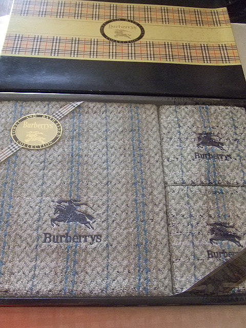 【2025，人気SALE】 バーバリー バスタオル1枚 フェイスタオル2枚 箱入(その他)｜売買されたオークション情報、yahooの商品情報をアーカイブ公開 - オークファン その他
