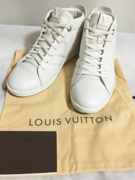 美品 LOUIS VUITTON ルイヴィトン 型押し レザー スニーカー サイズ7 メンズ ホワイト 保存袋付き