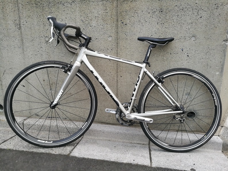 Giant ロード バイク シルバー 自転車 GIANT 1 21現在アルミロード