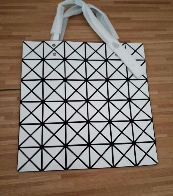 BAO BAO バオバオ イッセイミヤケ トート 白 保存袋付 ☆イッセイミヤケ ISSEY MIYAKE バオバオ BAOBAO トートバッグ
