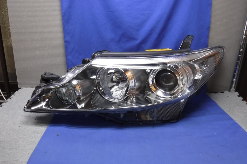 エスティマ　ACR50　左ヘッドライト　HID　中期？ 28-217 (Z2030)