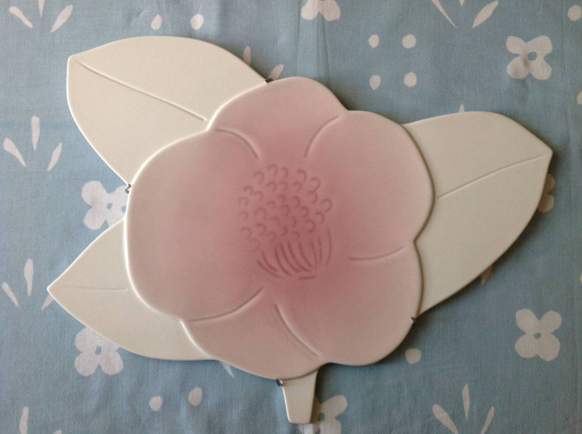 断捨離中！ arabia KUKKIA フラワーコレクション 椿 Fujiwo Ishimoto アラビア マリメッコ 陶版 壁掛け 北欧インテリア