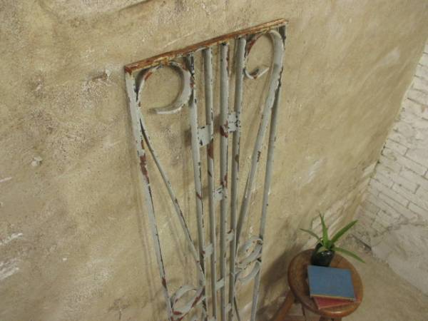 d062♪即決♪3枚有♪【H138×W32，5】♪レトロな古い鉄のアイアンフェンス♪庭ブロカントアトリエガーデニング店舗什器A