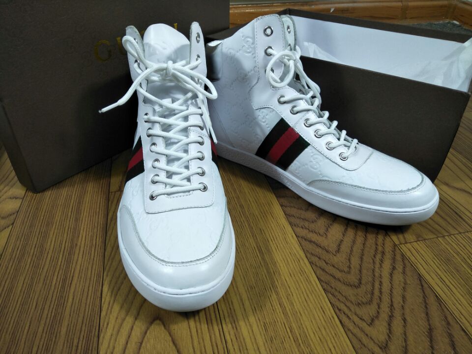 GUCCI グッチ　EUR41　日本サイズ25.5センチ　メンズスニーカー　レザースニーカー　希少サイズ　ホワイト　