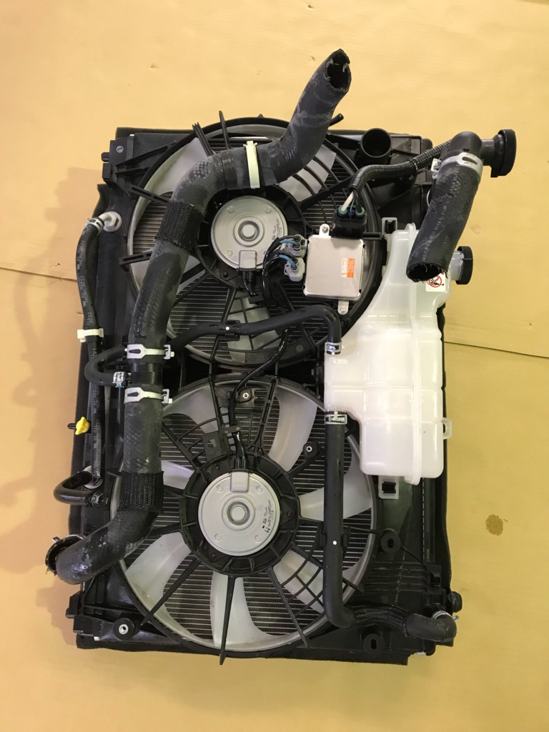 210系　クラウン　アスリート　ハイブリッド　AWS210　AWS211　純正　ラジエーター　美品　欠品なし