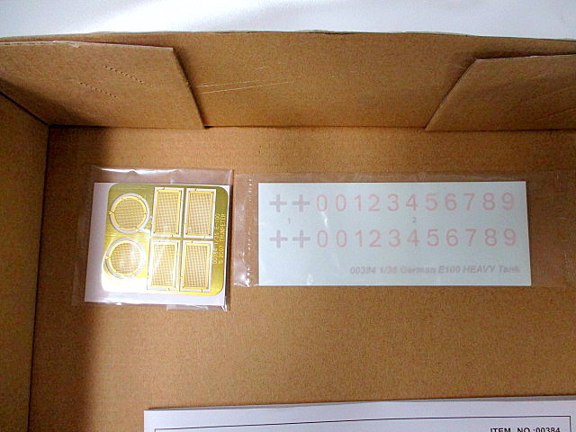 トランペッター 1/35【ドイツ軍 超重戦車 E-100】＃384　プラモデル　★S