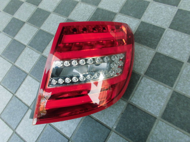 Cクラス W204 テールランプ XENTRY 割ってしまったテールランプ