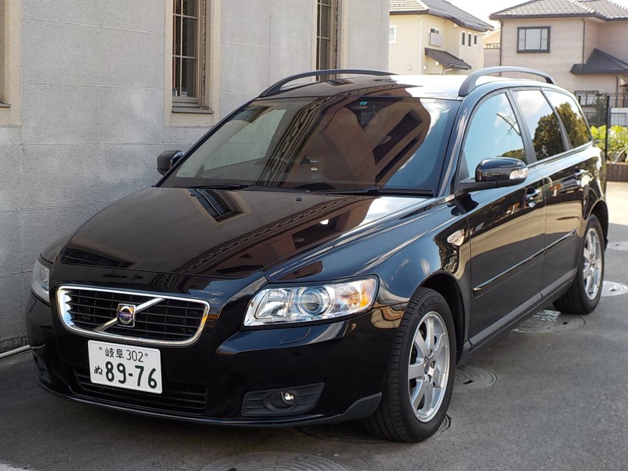 ◇極美車！ブラックボルボV50 2.0eアクティブ.黒ハーフレザーシート. 純正ナビ.ドラレコ.純正16AW.送料安！◇