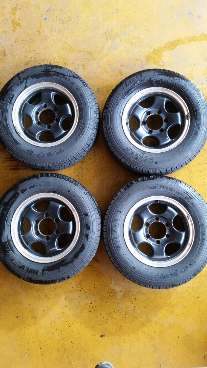 トーヨータイヤ　215/70R15 107/105L ハイエース　アルミホイールセット
