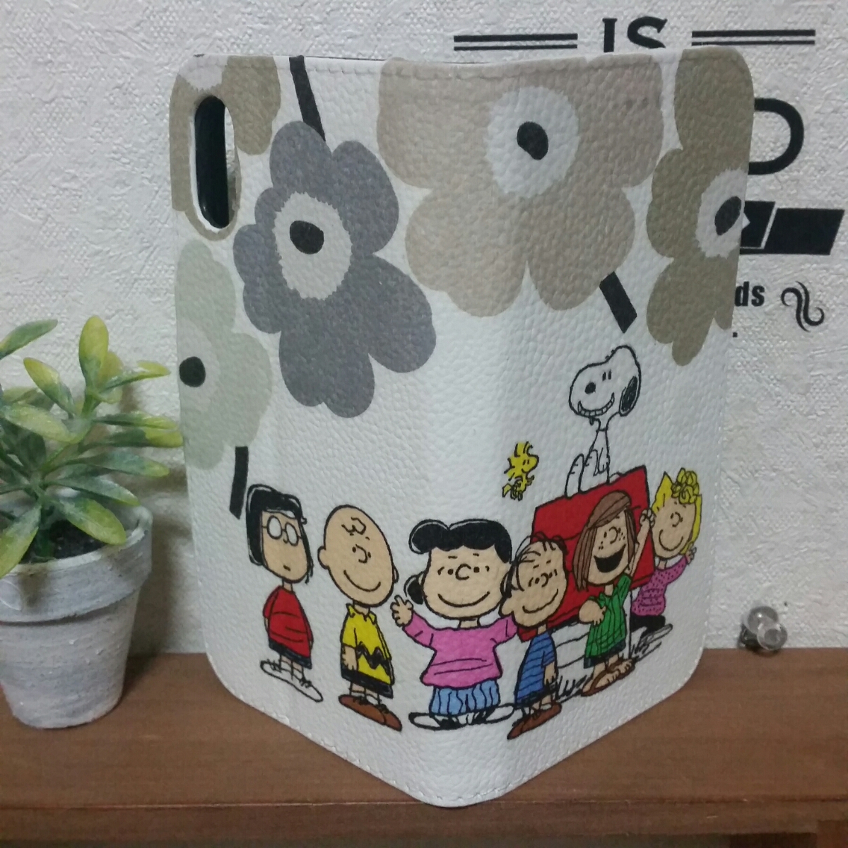 スヌーピー マリメッコ Unikko Gray Iphonex Iphone X 手帳型ケース 手帳型カバー Marimekko Snoopy グレー Iphone X用 売買されたオークション情報 Yahooの商品情報をアーカイブ公開 オークファン Aucfan Com