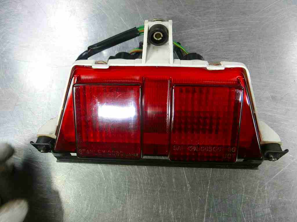 VFR400R（NC30）純正テールランプ！ VFR400R-2☆NC30対応HONDA純正