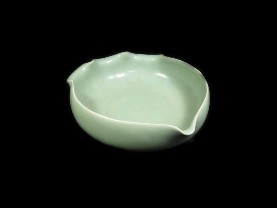 01109] 唐物 青磁 桃皿/(中国宋元明龍泉窯茶碗皿古玩) | MAQUETTE-CO.COM