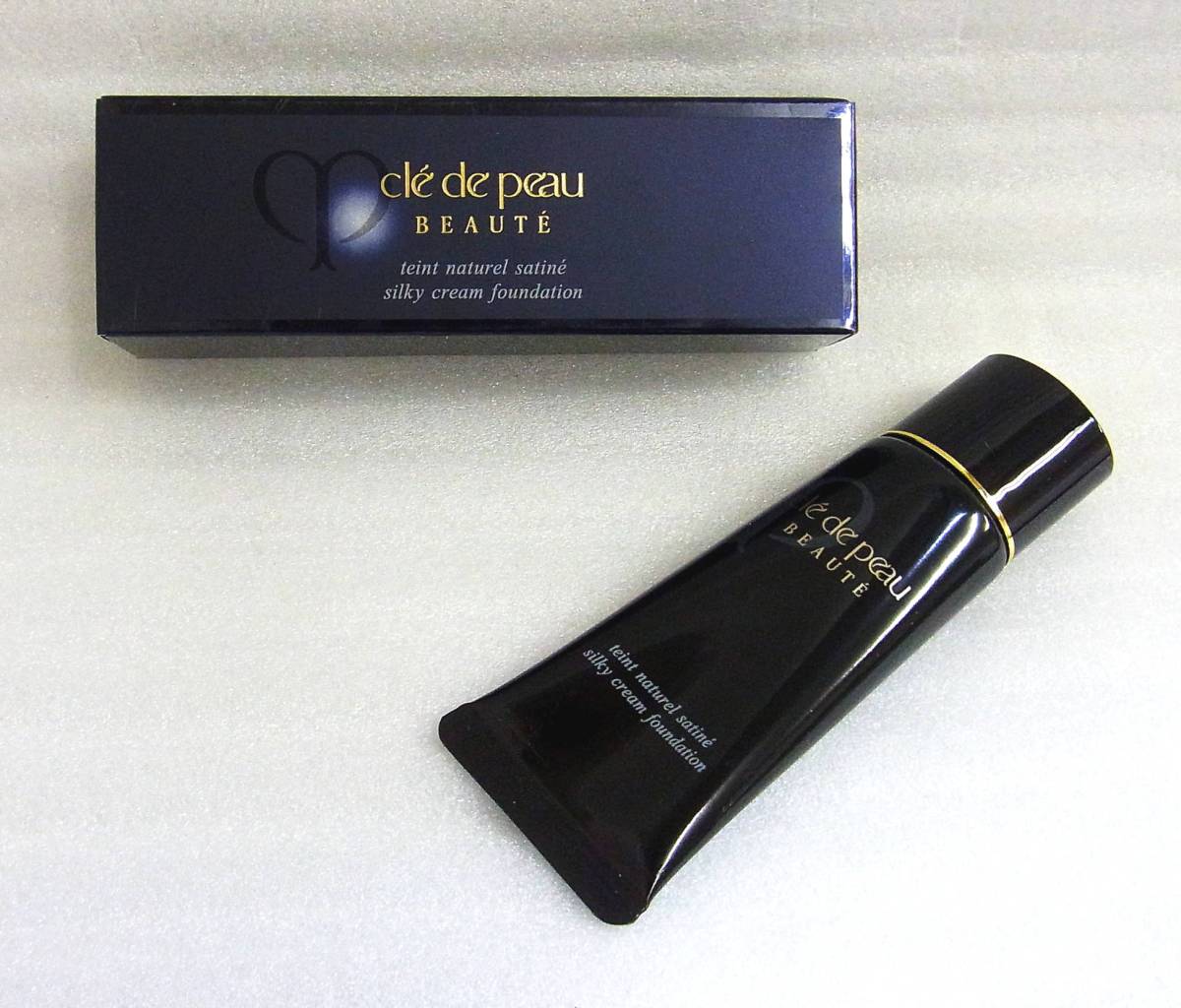 人気SALE，定番人気 クレ ド ポー ボーテ タンナチュレールサティネ ファンデーション オークル20 OC20 クリームタイプ 25g オールシーズン用 品(ファンデーション)｜売買されたオークション情報、yahooの商品情報 クレ・ド・ポー ボーテ
