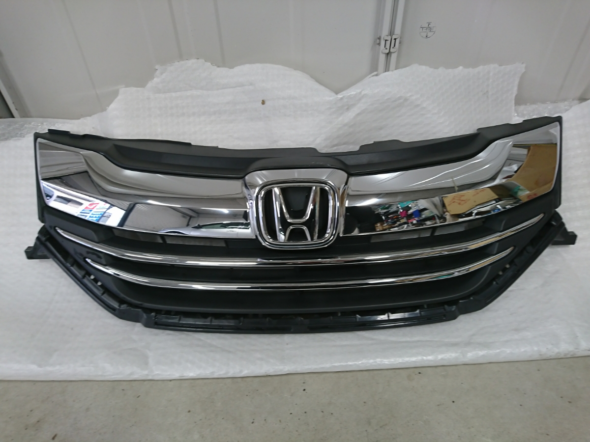 フリード ホンダ フリード フロントグリル GP3 中古品 GP3（グリル GP3