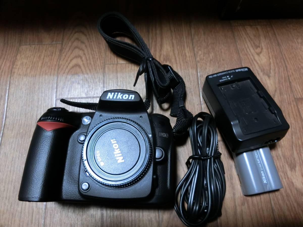 1円［電源つきます・充電器、ストラップ付き］ NIKON D90 ボディ